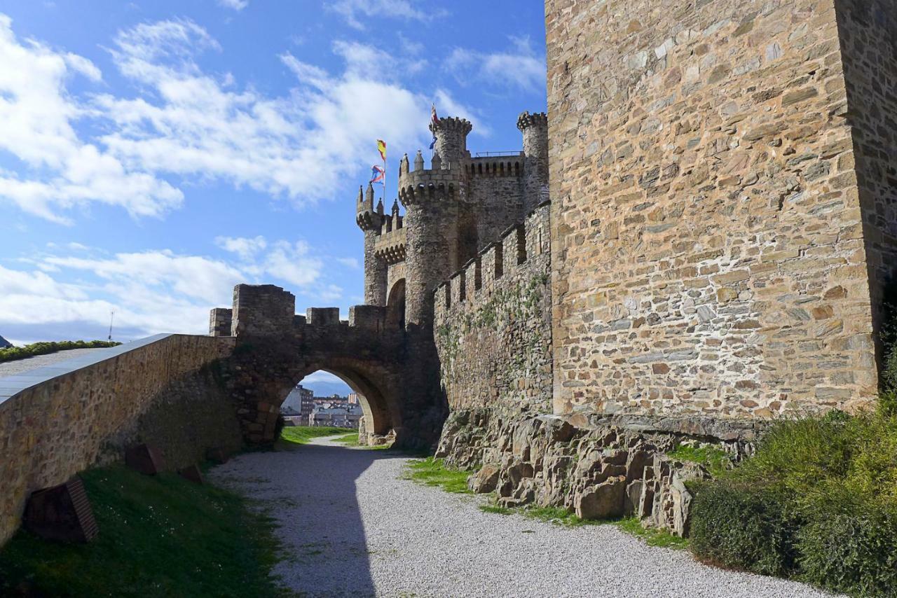 As Hoteles Ponferrada Columbrianos Kültér fotó